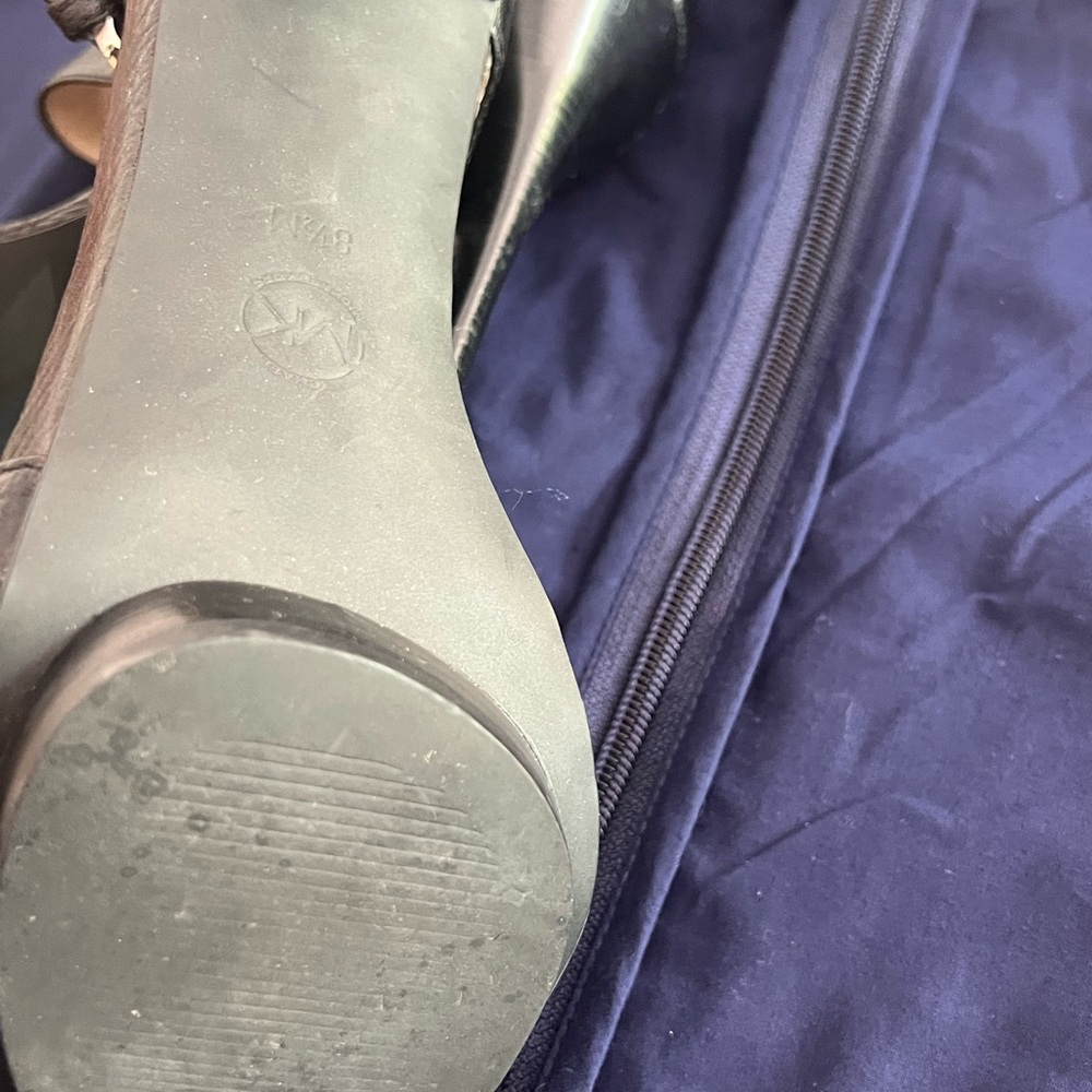 Heels - Picture 2 of 7